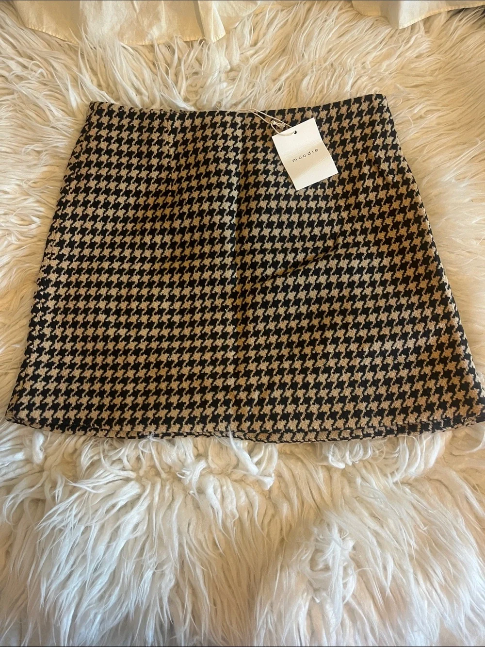 NWT moodie Women’s Black and Tan Houndstooth A-Line Mini Skirt Size M